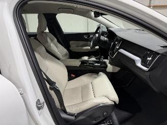 Volvo V-60 2.0T6Hybrid 186kW Automaat Twin Engine AWD Momentum Pro picture 23
