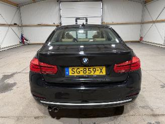 BMW 3-serie 320i 135kW Automaat Schuifkantel Luxury Edition picture 7