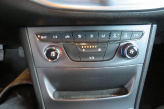 Opel Astra SPORTS TOURER+ 1.0 77kw 105pk  Business+  Euro 6 Navigatie Clima  2016 picture 16
