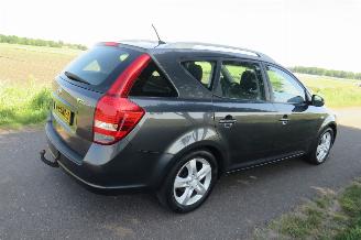 Schadeauto Kia Cee d 1.4 Cvvt 90pk Seven Airco Navigatie Clima Camera   2011 2011/9