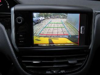 Peugeot 208 1.2 110pk GT Line  5Drs 82.000km nap Leer Camera Navigatie  2016 topstaat picture 8