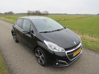 Peugeot 208 1.2 110pk GT Line  5Drs 82.000km nap Leer Camera Navigatie  2016 topstaat picture 9