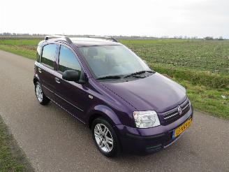 Damaged car Fiat Panda 1.2 Edizone Cool  128.000km Airco 5drs mpv 2010/9