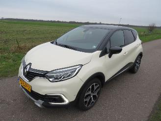 Damaged car Renault Captur 0.9 TCE 75.000km Nap 90pk Intens 11-2017 Camera Navigatie Clima  [ nieuwstaat 2017/11