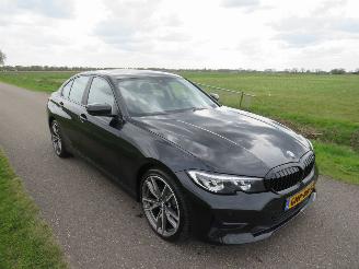 Vaurioauto  passenger cars BMW 3-serie 320D Aut  190 PK M Edition High Executive Edition  2020 Sedan camera navigatie clima 2020/8
