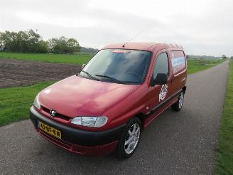 krockskadad bil bedrijf Peugeot Partner 2.0 HDI  90pk 112.000km NAP !!!!!!!! TOPAUTO 112.000 km 2002/8