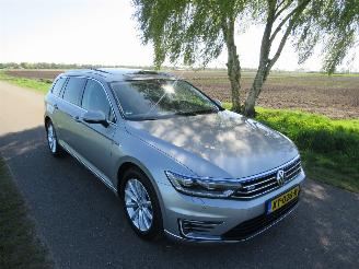 Vaurioauto  passenger cars Volkswagen Passat 1.4 TSI GTE 156 pk Aut  Hybride Benzine Electrich  Connected Series Plus[ nieuw nieuw staat 2016/11