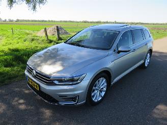 Schadeauto Volkswagen Passat 1.4 TSI GTE 156 pk Aut  Hybride Benzine Electrich  Connected Series Plus[ nieuw nieuw staat 2016/11