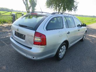 Skoda Octavia 14 TSI 109.000KM Airco 2010 parkeerschade picture 5