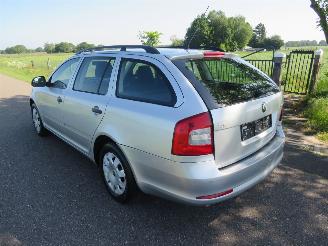 Skoda Octavia 14 TSI 109.000KM Airco 2010 parkeerschade picture 2