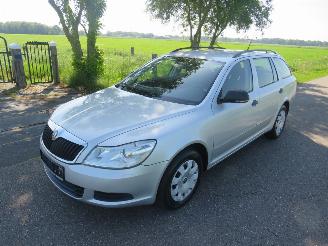 uszkodzony samochody osobowe Skoda Octavia 14 TSI 109.000KM Airco 2010 parkeerschade 2010/4