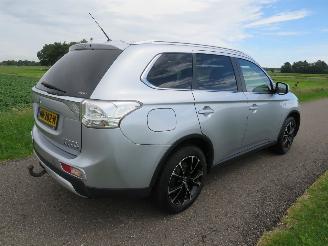 krockskadad bil auto Mitsubishi Outlander 2.0  121PK PHEV 4X4 PLUG IN  HYBRIDE EXECUTIVE X LINE EDITION 2015  CAMERA 2015/10