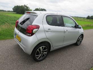 Peugeot 108 1.2 VTI Allure  192.000km  Orgineel Navigatie  Airco  2014 schadevrij picture 4
