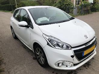 Schadeauto Peugeot 208 208 1.5 BlueHDi Blue Lease Active 2019/6
