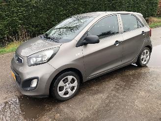 Unfallwagen Kia Picanto Picanto 1.2 CVVT Comfort Pack 2011/11