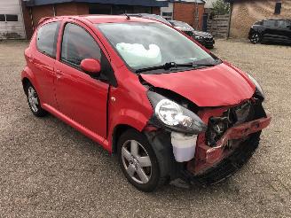 damaged passenger cars Toyota Aygo Aygo 1.0-12V + 2007/10
