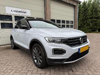 Damaged car Volkswagen T-Roc 1.5 TSI Sport Automaat Pano Navi Clima Cruise 2019/3