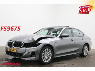 skadebil auto BMW 3-serie 330e Schuifdak 360° LED Cruise SHZ 4.216 km! 2025/8