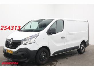 krockskadad bil motor Renault Trafic 1.6 dCi L1-H1 Comfort Navi Airco Cruise PDC 2019/7