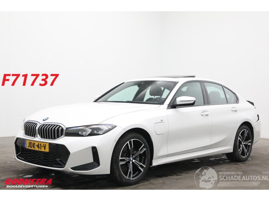 BMW 3-serie 330e M-Sport Schuifdak Leder LED Navi Clima Cruise Camera SHZ