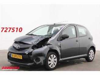 Unfallwagen Toyota Aygo 1.0 VVT-i Now 5-DRS Navi Airco 96.456 km! 2013/9