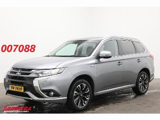  Mitsubishi Outlander 2.0 PHEV Executive Edition 4X4 Navi Clima Cruise Camera SHZ PDC AHK 2015/12