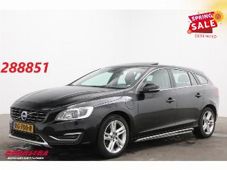 skadebil auto Volvo V-60 2.4 D6 Twin Engine Summum Schuifdak H/K Memory BiXenon Camera SHZ AHK 2016/9