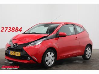Coche accidentado Toyota Aygo 1.0 VVT-i x-play Aut. Bluetooth Airco Cruise Camera 2017/9