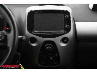 Toyota Aygo 1.0 VVT-i x-play Aut. Bluetooth Airco Cruise Camera picture 17