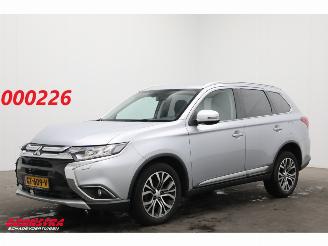 skadebil auto Mitsubishi Outlander 2.0 Executive Edition Navi Clima Cruise Camera PDC AHK 2015/8