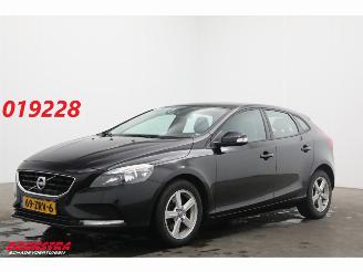 Coche accidentado Volvo V-40 1.6 T3 Kinetic Pano Leder Navi Clima Cruise Camera PDC 2013/1