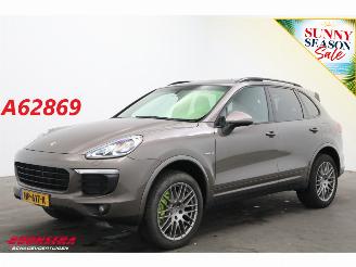 damaged passenger cars Porsche Cayenne 3.0 S E-Hybrid Pano PDLS PASM Leder Cruise SHZ 2015/12