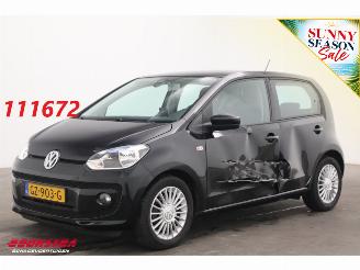 Voiture accidenté Volkswagen Up! 1.0 high up! 5-Drs Clima Navi Cruise LMV 17.491 km! 2015/9