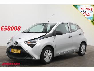 krockskadad bil auto Toyota Aygo 1.0 VVT-i x-fun Airco Bluetooth 38.601 km! 2021/8