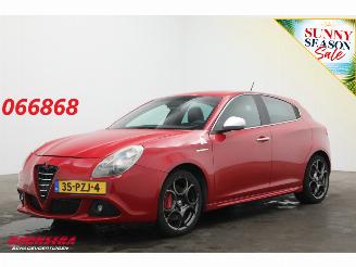 Vaurioauto  passenger cars Alfa Romeo Giulietta 1.7 TBi Quadrifoglio Verde Navi Clima Cruise AHK 2011/4