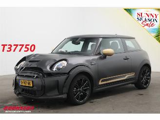 Vaurioauto  passenger cars Mini Cooper SE Electric Camden 33 kWh 3-drs Clima Cruise Navi PDC SHZ 2022/11