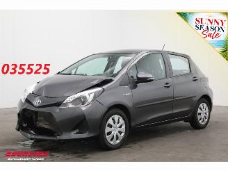 krockskadad bil auto Toyota Yaris 1.5 Full Hybrid Aspiration 5-drs Cruise Clima Bluetooth Camera 2013/4