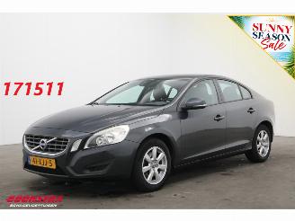Vaurioauto  passenger cars Volvo S-60 1.6 T3 AUT Kinetic Navi Cliam Cruise PDC 2012/6
