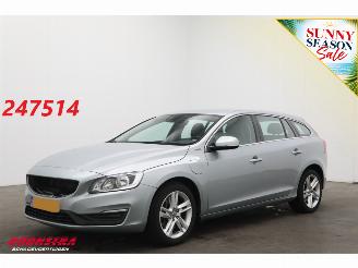 Vaurioauto  passenger cars Volvo V-60 2.4 D6 AWD Plug-In Hybrid Summum H/K Cruise Navi Clima Leder PDC 2014/11