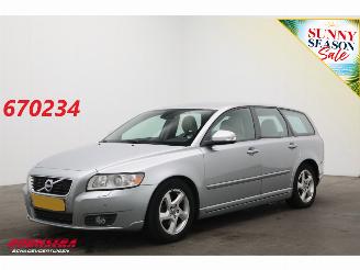 uszkodzony samochody osobowe Volvo V-50 1.6 D2 S/S Kinetic Cruise Navi Clima Leder SHZ PDC 2011/12