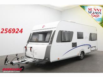 krockskadad bil caravan Burstner  AVERSO FIFTY Mover Luifel Fietsendrager Frans Bed Rondzit Douche 2012/6