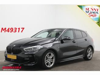 krockskadad bil auto BMW 1-serie 118i Aut. M-Sport LED Apple/Android LivePro Cruise 65.193 km! 2023/4