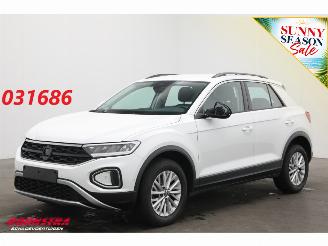 krockskadad bil auto Volkswagen T-Roc 1.0 TSI Life Edition LED Apple/Android SHZ PDC 2024/12