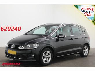 krockskadad bil auto Volkswagen Golf Sportsvan 1.6 TDI Highline Leder Navi Clima Cruise Camera SHZ PDC AHK 2015/6