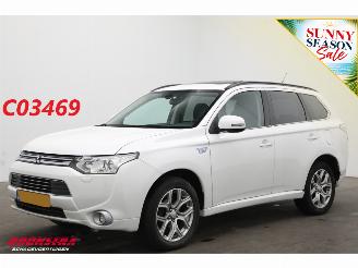 uszkodzony samochody osobowe Mitsubishi Outlander 2.0 PHEV instyle 4WD Schuif/kantel Navi Clima Leder SHZ Camera PDC AHK 2014/9