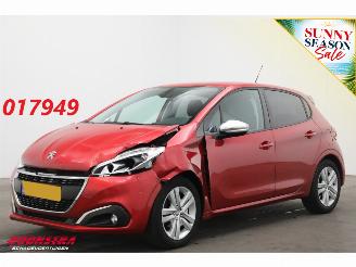 krockskadad bil auto Peugeot 208 1.2 PureTech Signature Cruise Navi Airco Apple/Android PDC 2019/5