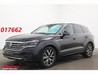 Damaged car Volkswagen Touareg 3.0 TDI 4motion R-Line HUD Pano ACC SHZ Virtual 360° PDC AHK 2021/11