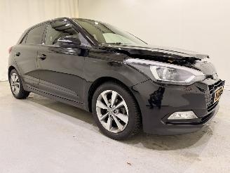 Voiture accidenté Hyundai I-20 1.2 Premium Passion Navi 2018/4
