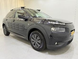 Schadeauto Citroën C4 cactus 1.6 Blue HDI 100 Shine Pano/Navi 2015/12