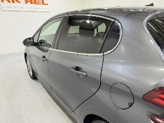 Peugeot 208 HB 1.2 Allure Navi/Clima/Pano picture 23